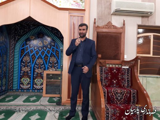 حضور دکتر میر زاد در بین نماز گزارن مسجد امام حسین(ع) در وقت نماز مغرب وعشا