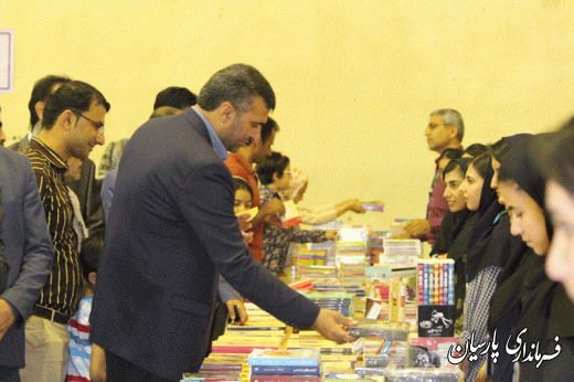 دکتر میرزاد فرماندار پارسیان، برپایی نمایشگاه های کتاب می تواند فرهنگ کتاب و کتابخوانی را در جامعه گسترش دهد.