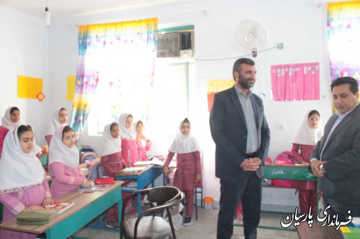 دکتر میرزاد فرماندار پارسیان : دانش آموزان با کسب علم و دانش ، مهارت و با تلاش و کوشش  به سوی قله های رفیع موفقیت گام بردارند.