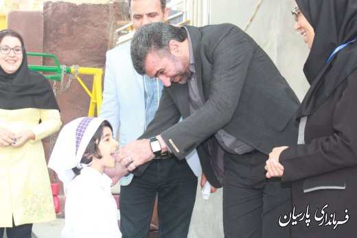 دکتر میرزاد فرماندار پارسیان : طرح واکسینانسیون فلج اطفال یکی از مهمترین طرح‌ها در بخش سلامت است