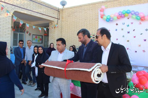 افتتاح نمایشگاه دستاوردهای دانش آموزان هنرستان حضرت صدیقه طاهره (س) توسط دکتر میرزاد فرماندار پارسیان
