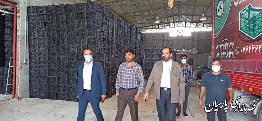 فرهنگ سالمی از چند واحد تولیدی واقع در شهرک صنعتی شهرستان پارسیان بازدید نمود