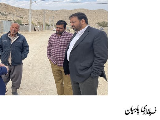 حضور فرماندار شهرستان پارسیان در روستای سرکوه شنبه جهت پیگیری و بازدید از روند برق‌رسانی